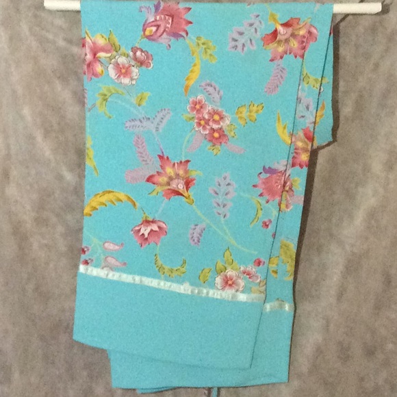 Pants Jacobean Floral Capri - Picture 2 of 7